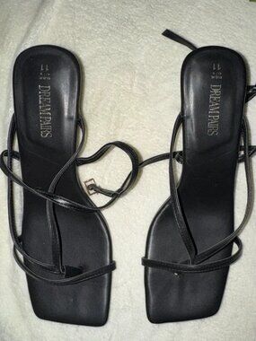 Dream Pairs Black Strappy Kitten Heel Sandals – Size 11